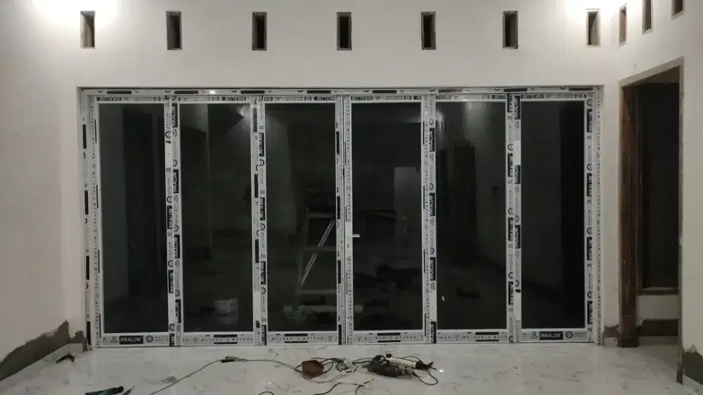 Kusen aluminium pintu jendela dan kaca