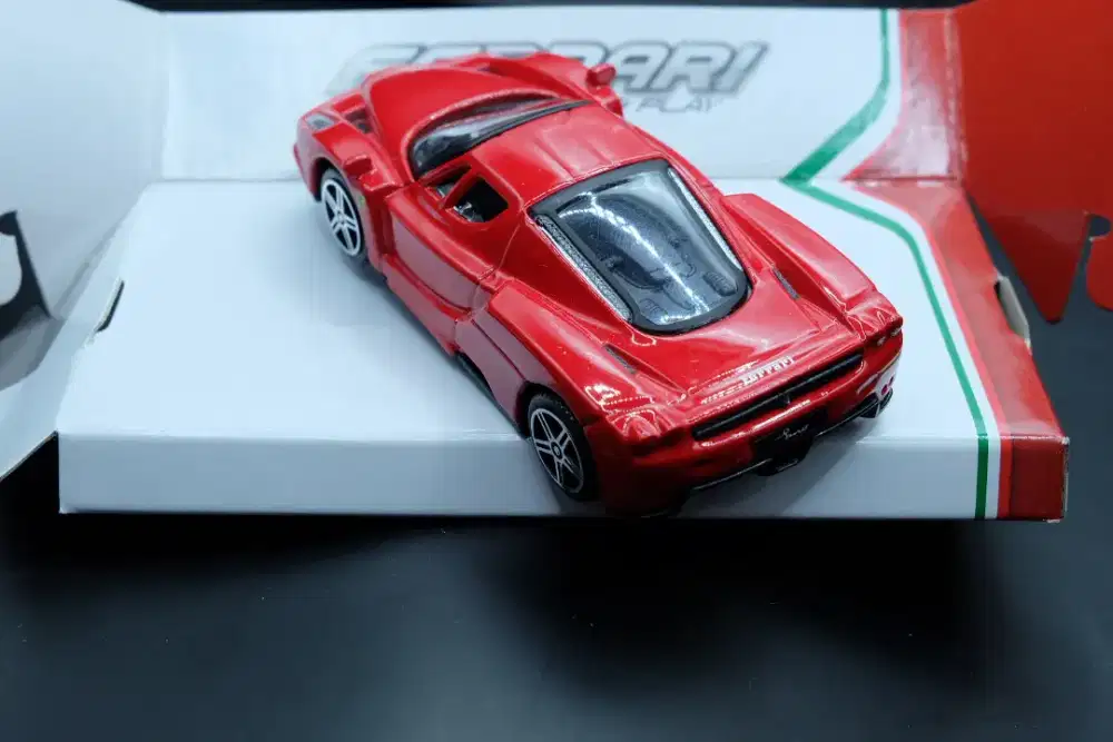 Diecast Burago  ferrari shell skala 1:43  hanya 1 pcs lokasi jakarta