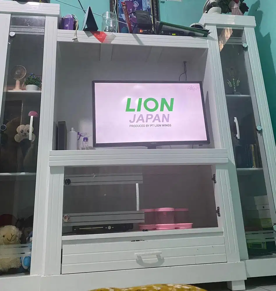 Bufet/rak Televisi Putih