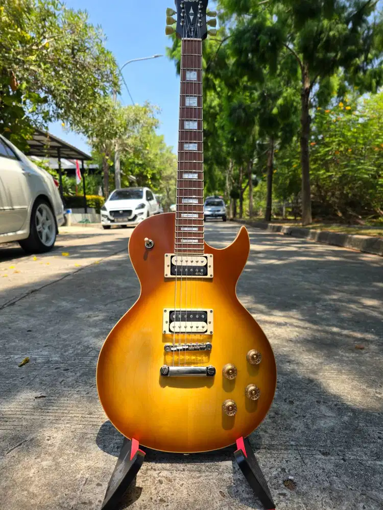 Electric Guitar Cort CR300 Classic Rock series in Aged Vintage Burst