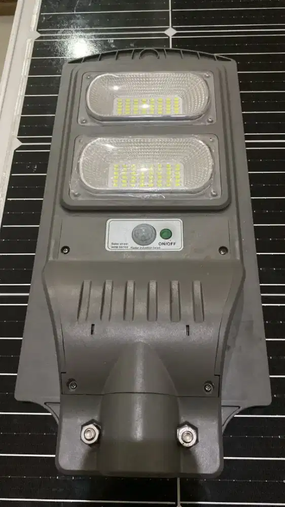 LAMPU PENERANGAN JALAN UMUM TENAGA SURYA