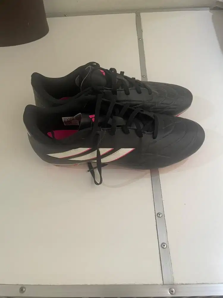 sepatu adidas copa + tas sepatu mills