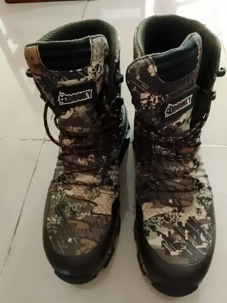 Sepatu hiking rocky size 42.5