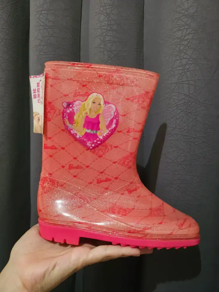 Sepatu boot Barbie