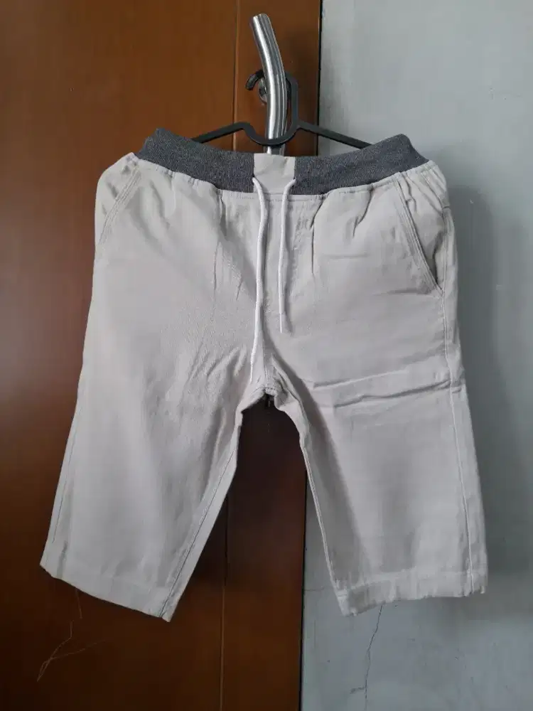 CELANA PENDEK CHINO CREAM PINGGANG KARET