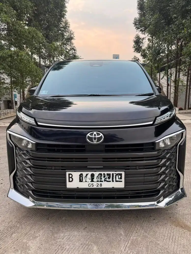 Toyota Voxy 2023 Bensin