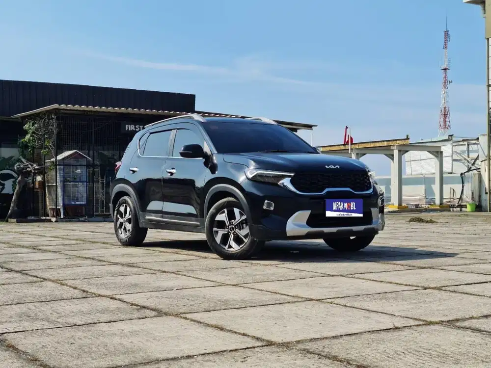Good Condition !! Kia Sonet 1.5 Premier 5 Seater AT 2022 Hitam KM 51RB
