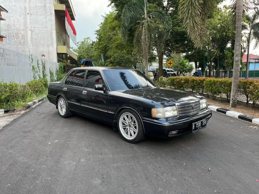 Toyota Crown 1JZ GTE kencang sleeper car
