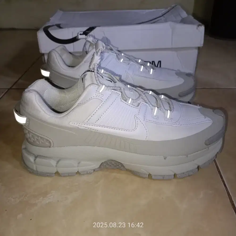 Vomero 5 roam nikee preloved