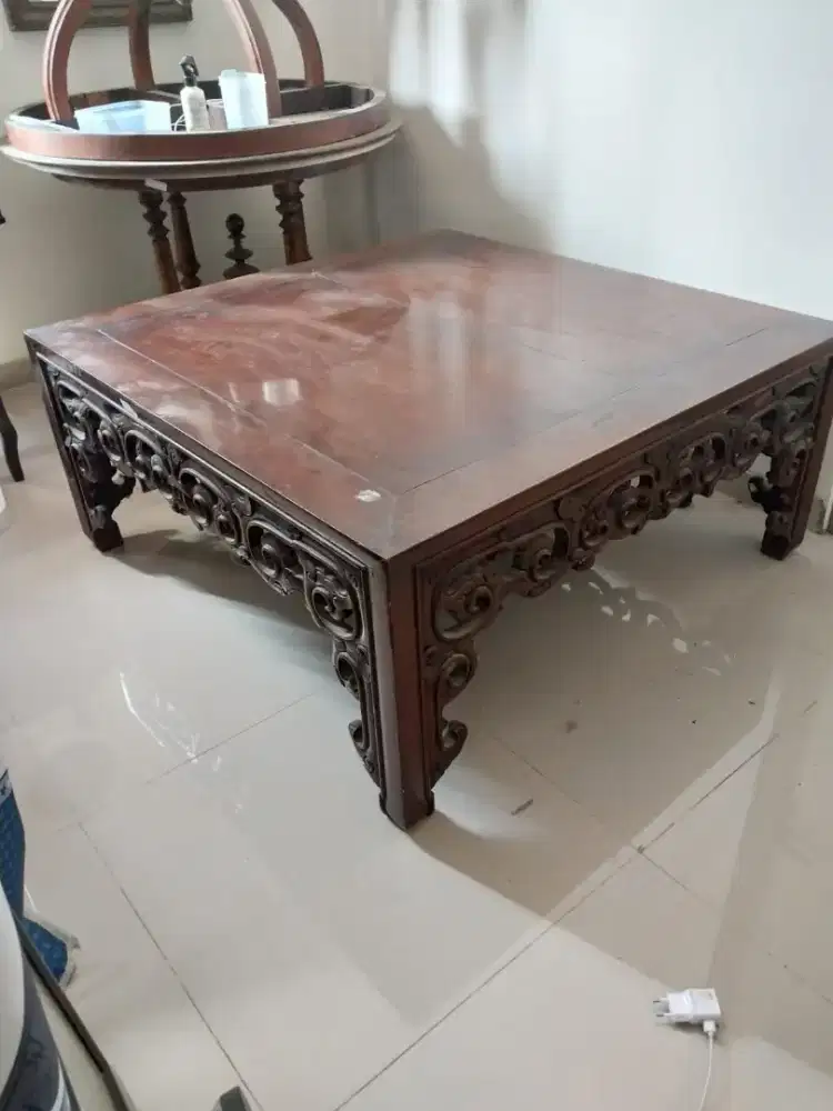 Meja ukir antik segi empat