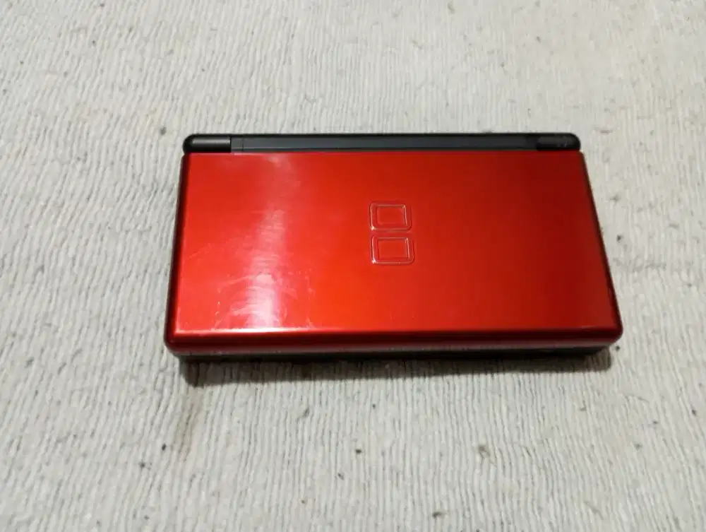 Nintendo dualsreen red black