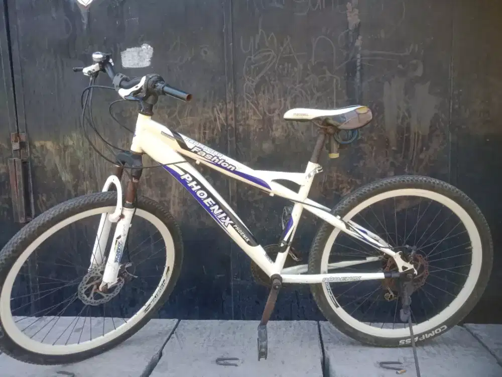 Sepeda gunung Phoenix putih ukuran 26
