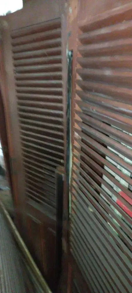 Pintu garasi kayu ada 10 daun