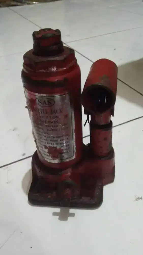 Dongkrak mobil siap pakai nego cod rungkut ok gan
