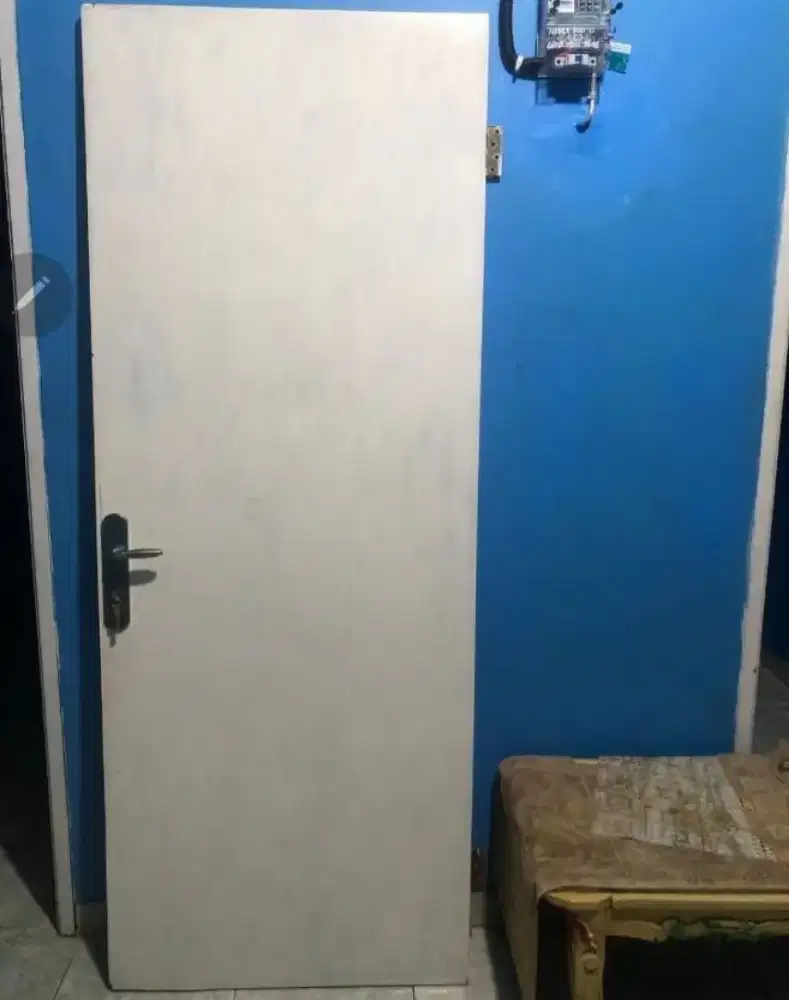 Pintu kayu lapis jati