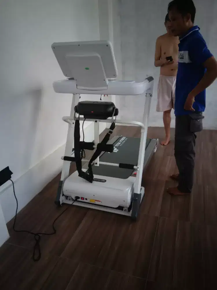 Treadmill elektrik tipe TF 333 mesin 2 hp