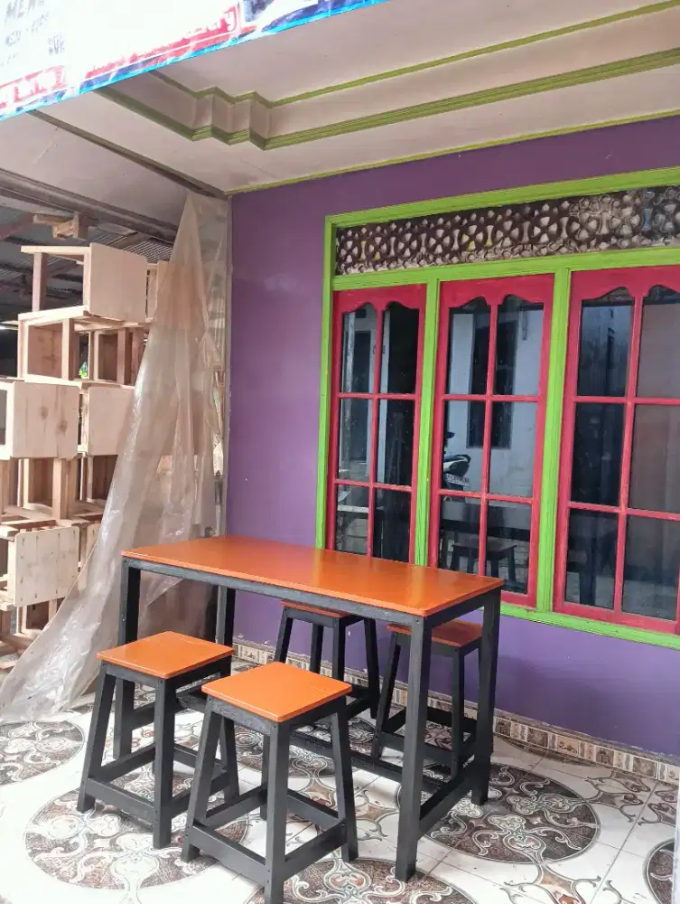 Meja makan + 4 kursi  ready