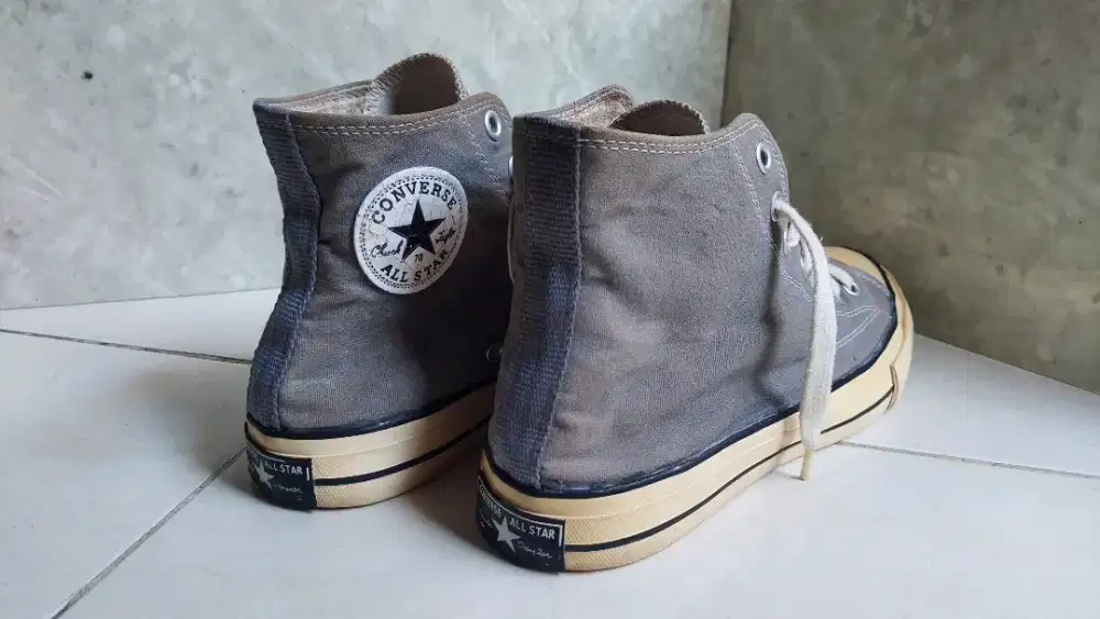 Sepatu Converse abu abu