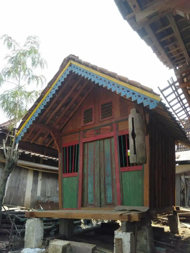 Rumah kayu antik