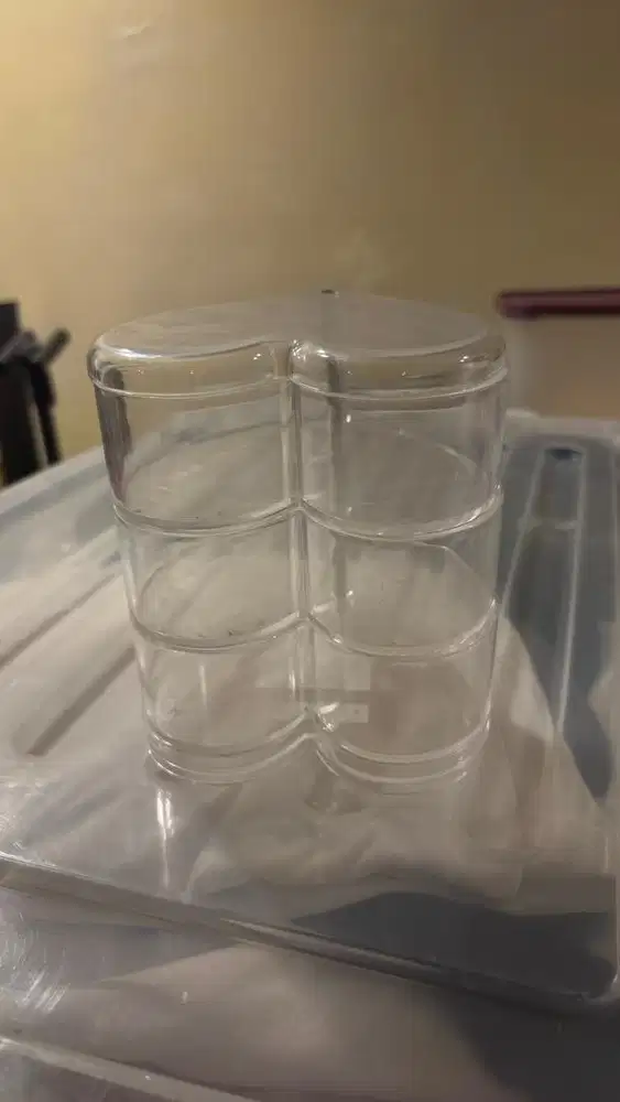 Tempat penyimpanan perhiasaan bekas.