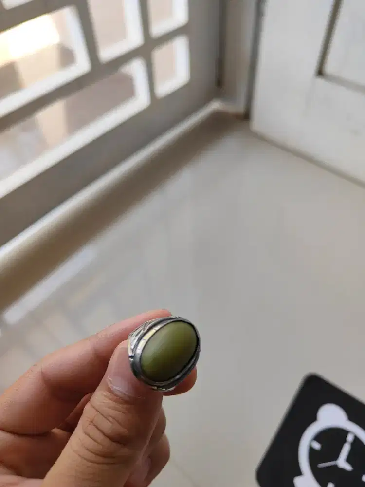 Batu Hijau Menyerap Cahaya Glow in the Dark