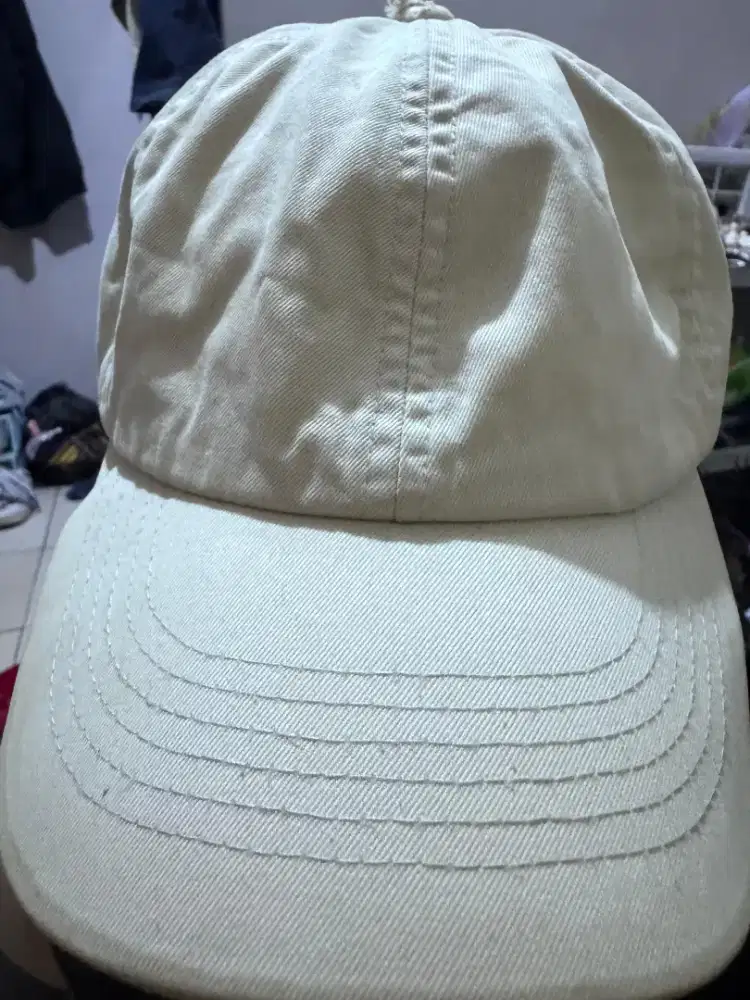topi uniqlo basic