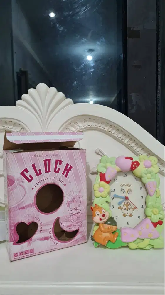 Jam Tupai dengan Frame