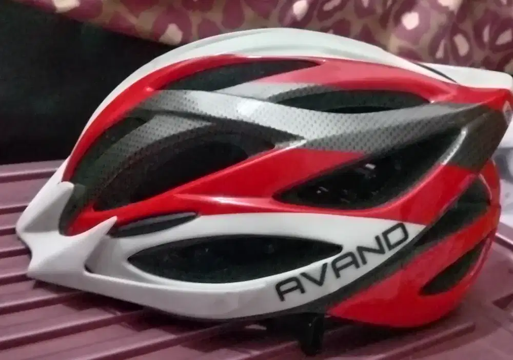 Turun harga helm olah raga sepeda