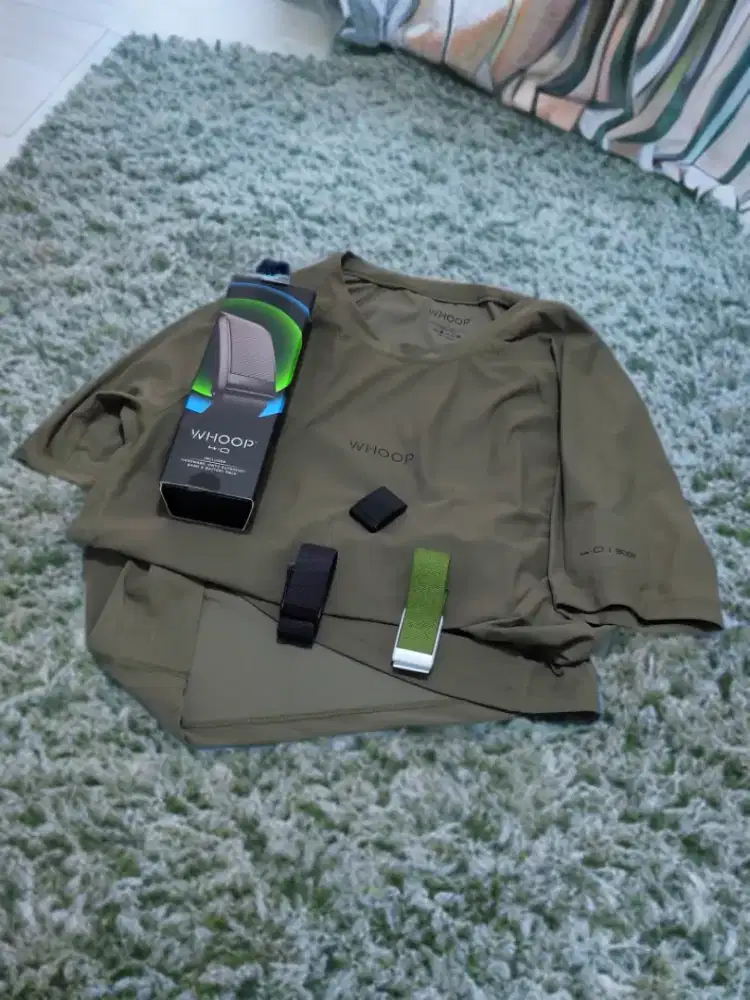 Whoop 4.0 apparel wear pack fitnes tracker health golf gym compression