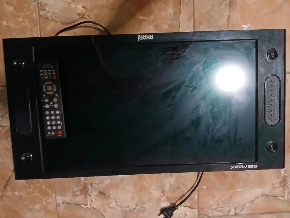 TV LCD Akari 25 inchi