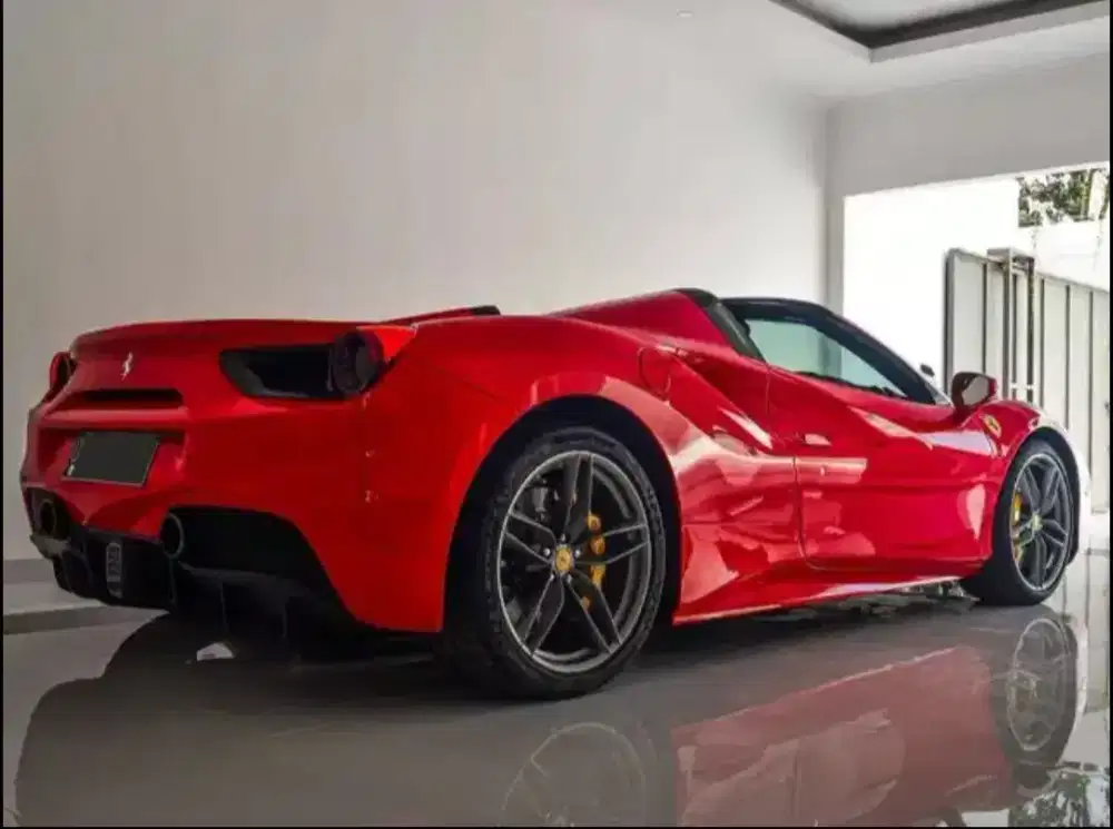Ferrari 488 Spider Rosso Corsa Kondisi Istimewa Low ODO