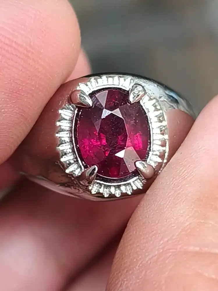 Batu garnet rhodolite Srilanka 2.59 crat ring titanium memo MRI