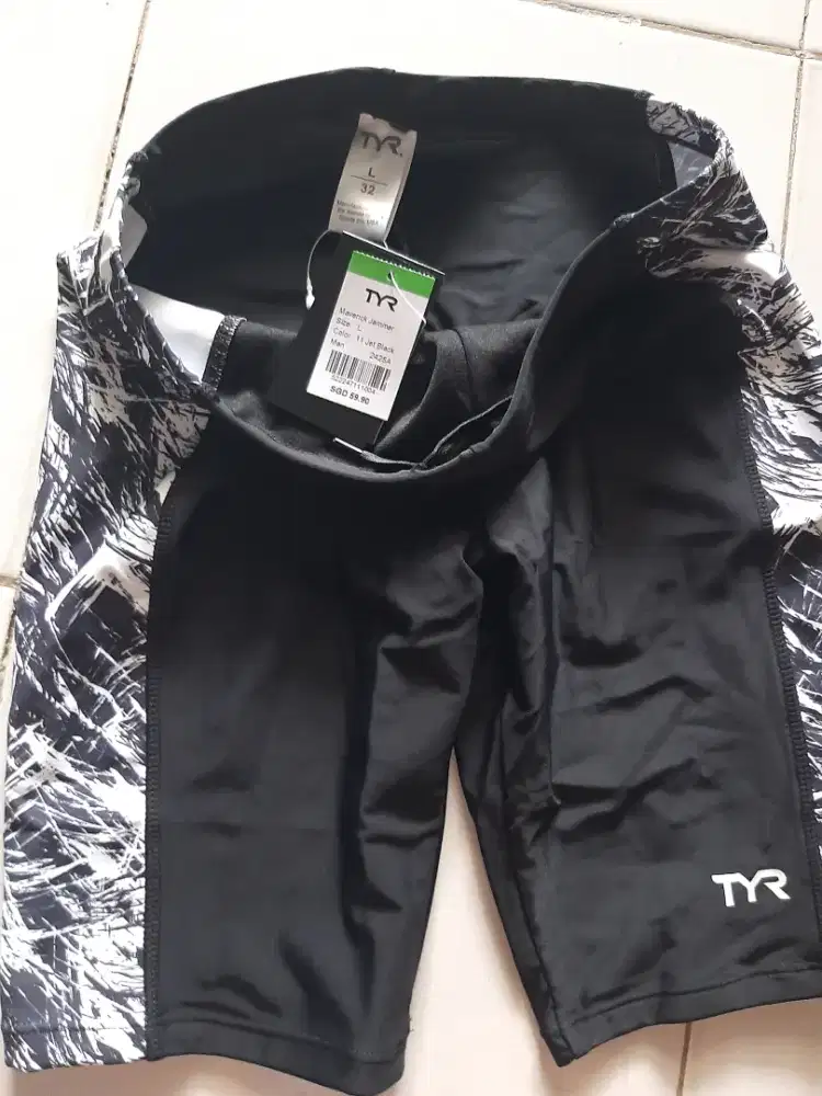 CELANA RENANG COWOK TUr