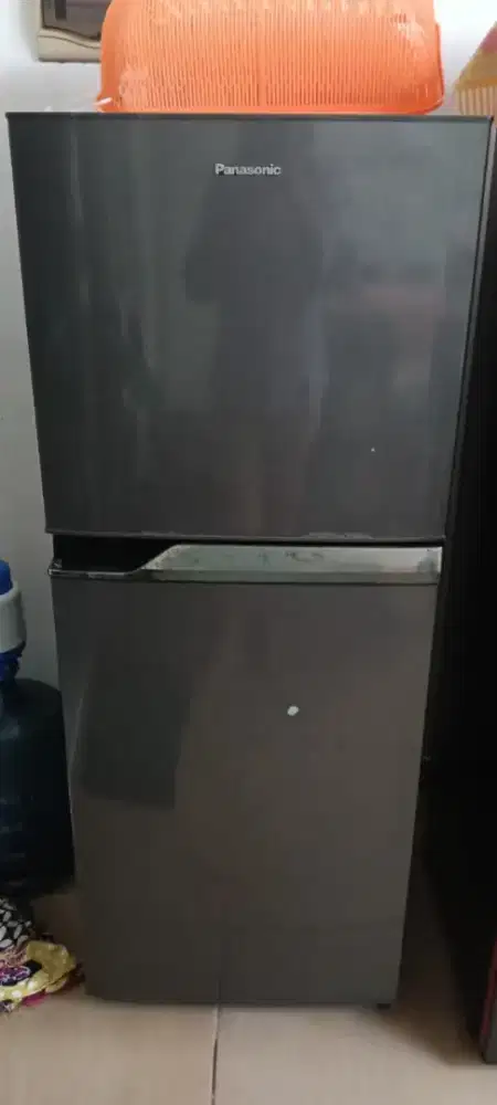 Dijual kulkas 2 pintu panasonic