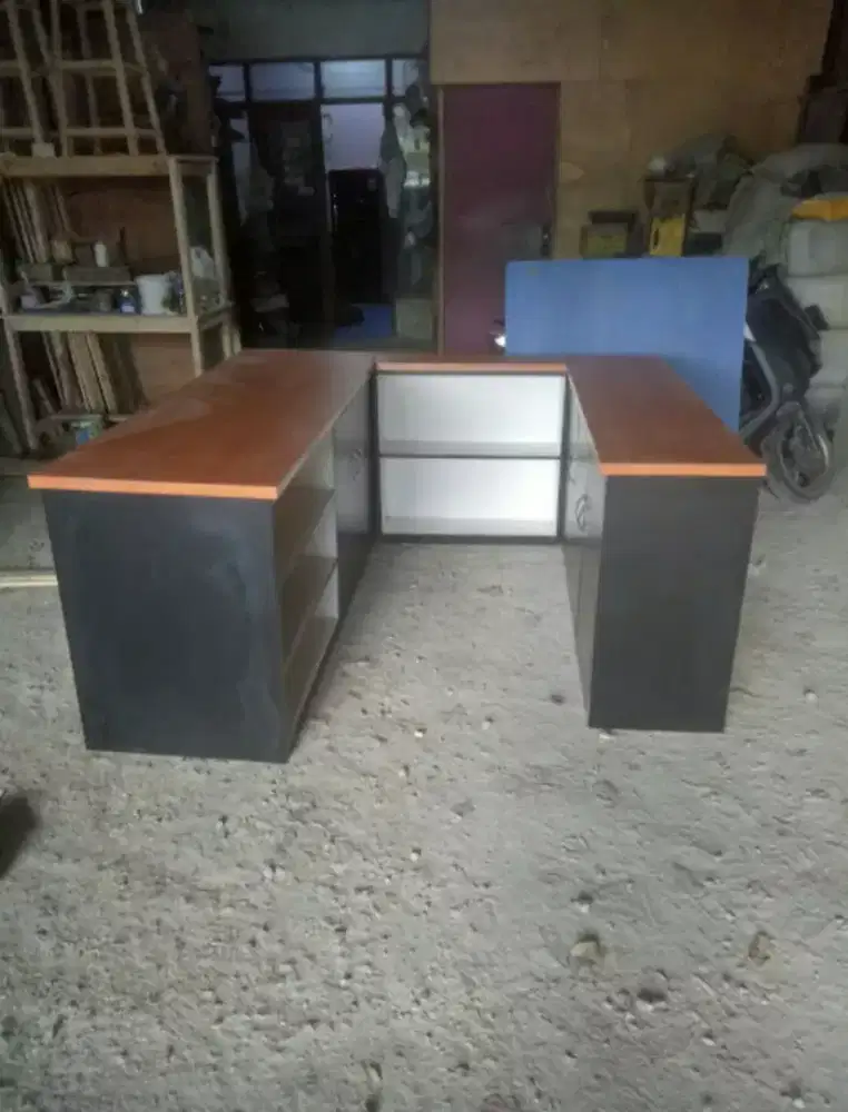 Meja kasir dan bartender kafe