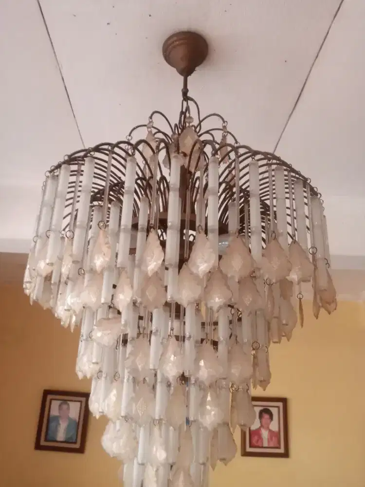 Lampu Gantung rangka kuningan / Antik