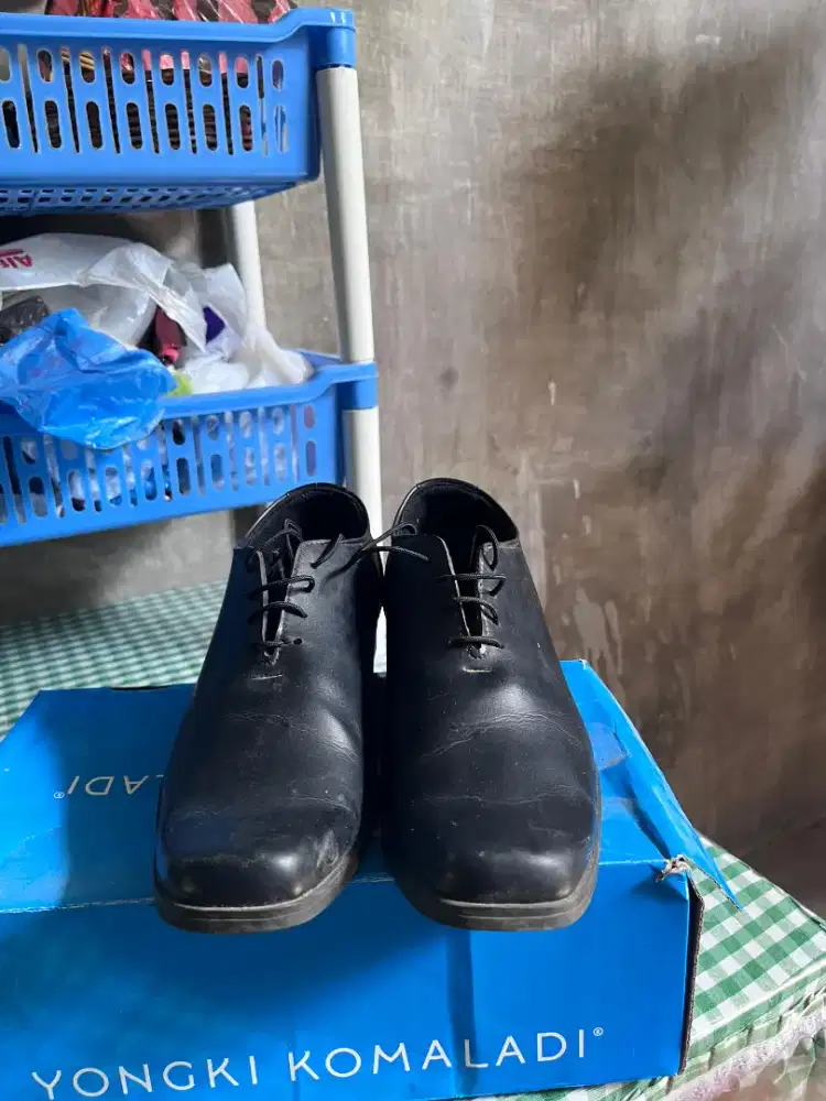 Sepatu kantor pentofel yongki komaladi, ukuran 41