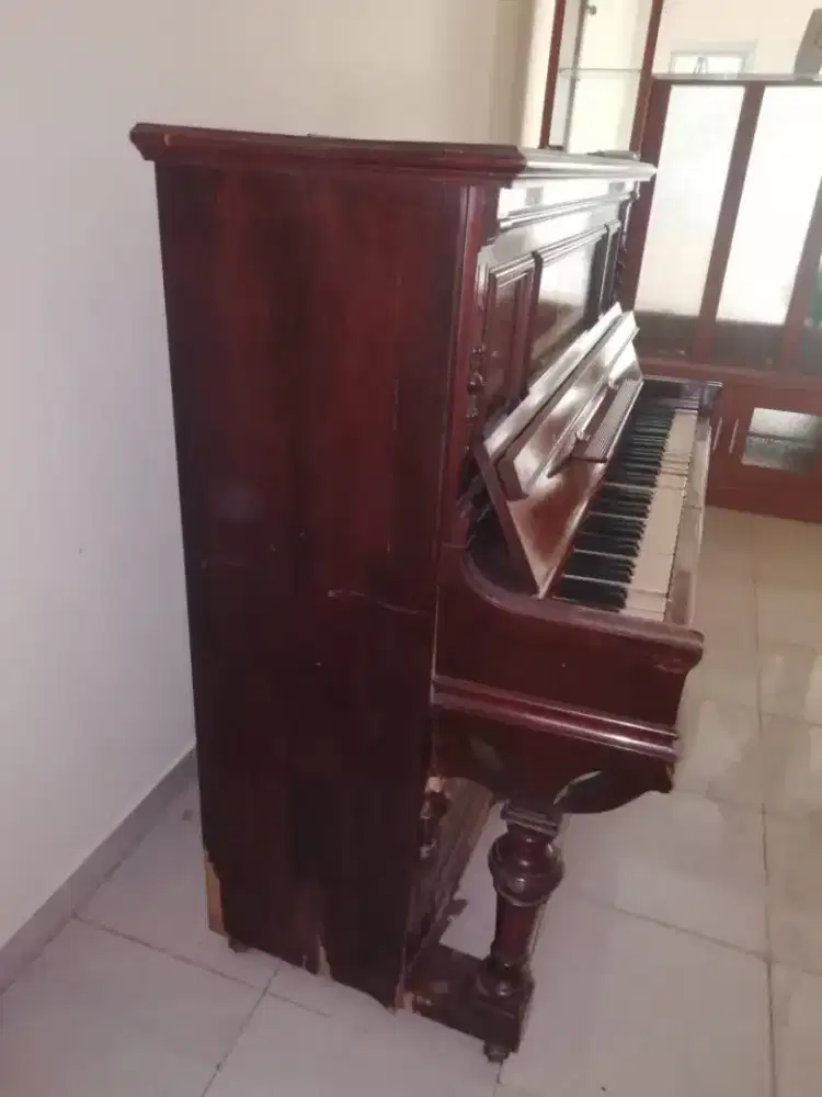 Ed seiler ya gan piano bekas nya masih layak pakai