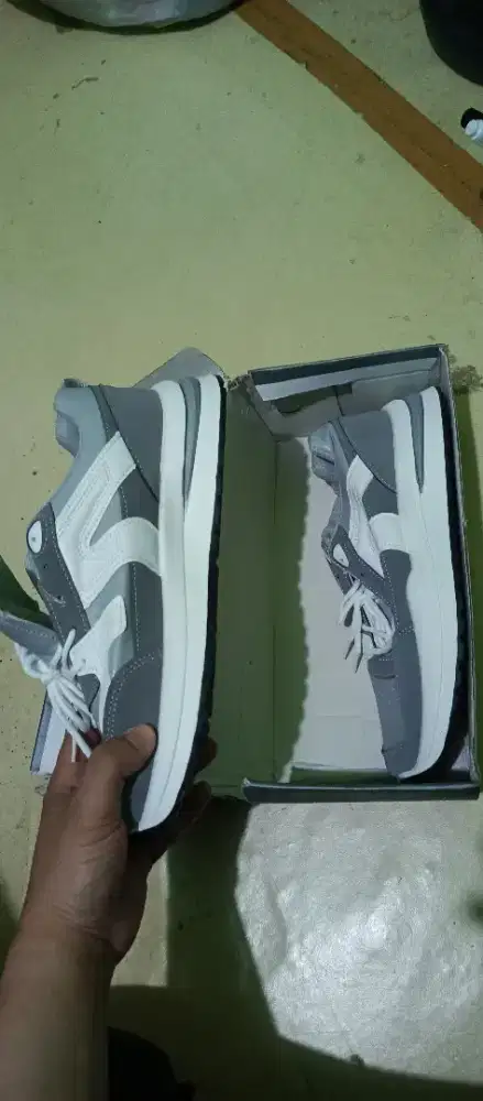 Jual cepat sepatu running
