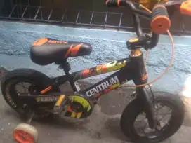 Sepeda anak anak merek sentrum warna orange hitam ban ban baru semua.