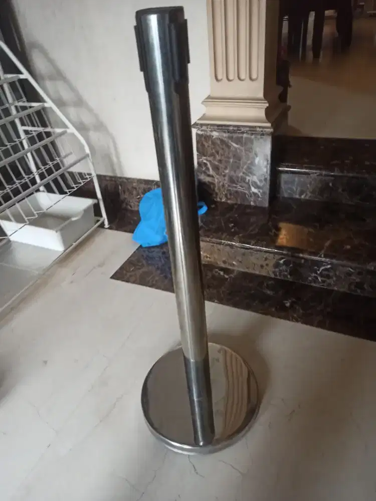 Pembatas Antrian seperti di Bank