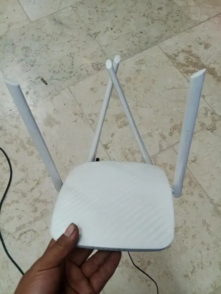 Router Wifi Tenda 2E3A10