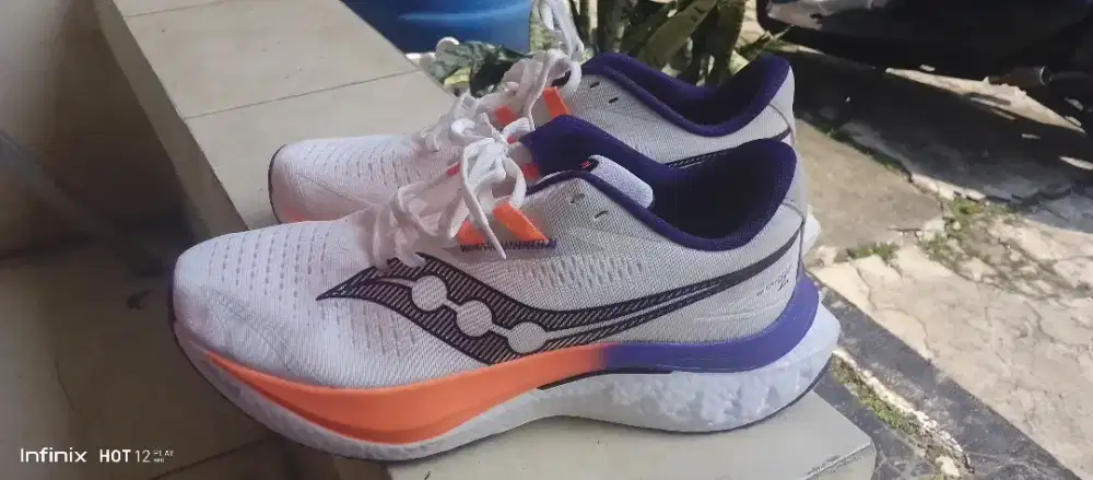 Sepatu saucony endoprin speed 4 no.11. 45.cm