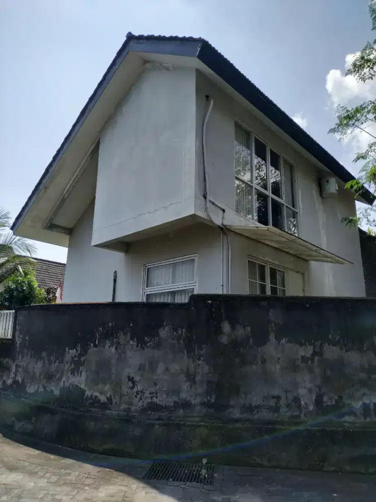 Rumah Greenlot Residence, hook, 2 lantai, semi furnished, dekat Canggu