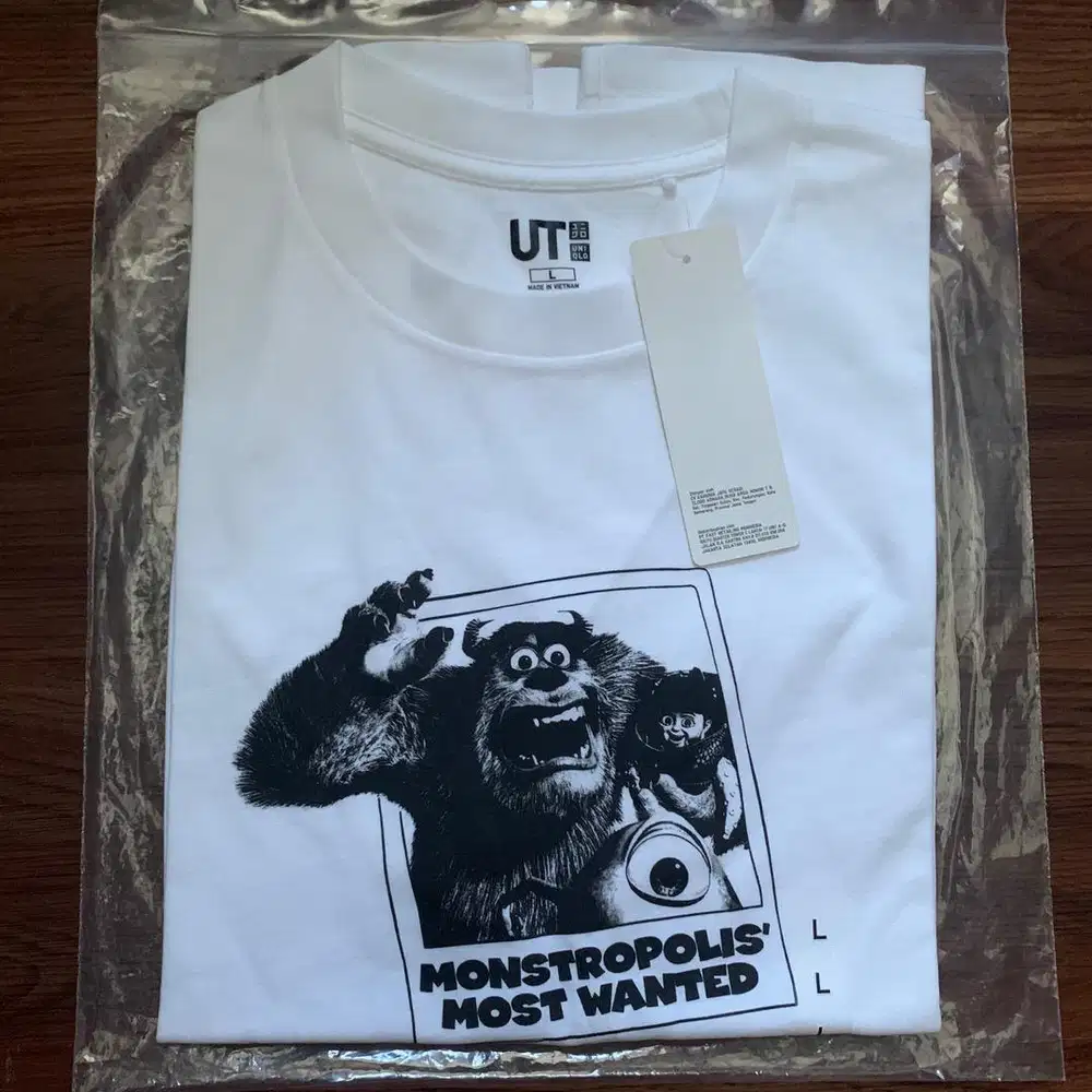 Kaos Uniqlo x Disney Pixar Monsters Inc Original – Rare Item