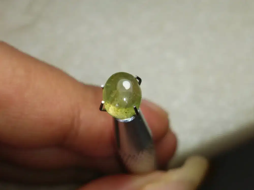 Natural Green Sapphire 3.35 Ct Kristal Unik