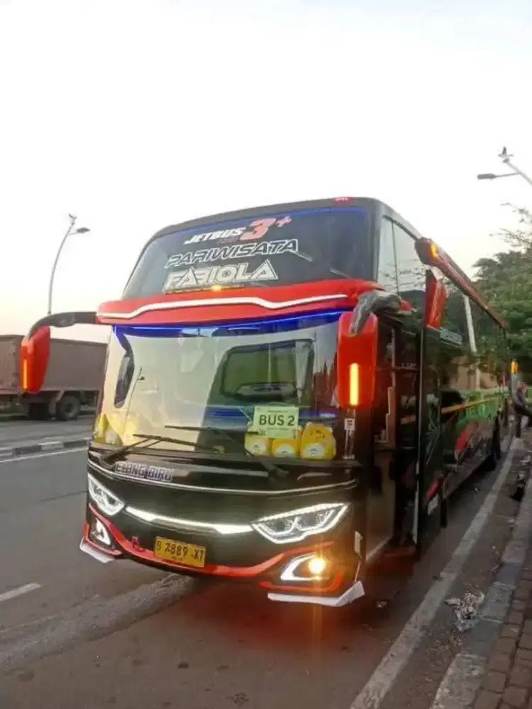 Sewa bus pariwisata