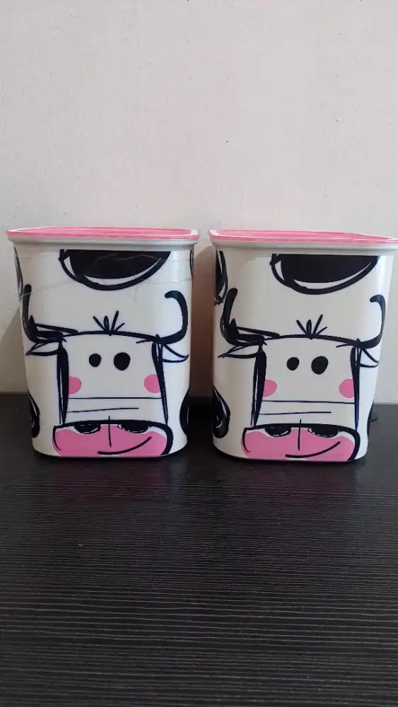 (SALE) Tupperware Baseline Cow Moo / toples