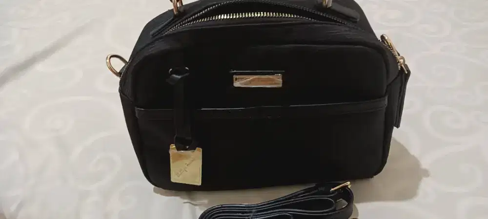 Dijual tas Phillips Jourdain