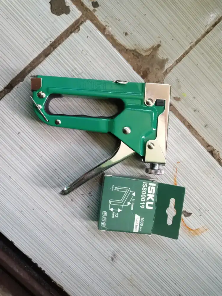 Staples Tembak Gun ISKU